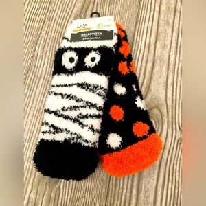 Women’s fuzzy Halloween Socks by Way to Celebrate 2 pair size 4-10